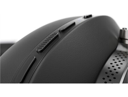 Bowers & Wilkins PX8
